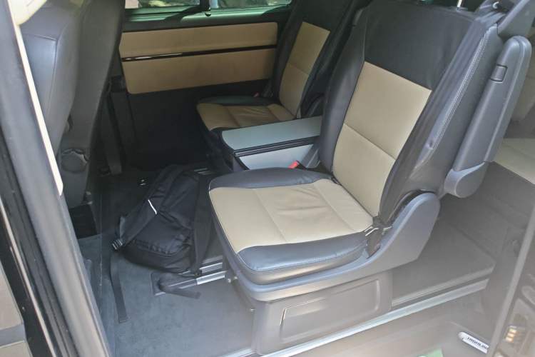 Used Volkswagen Multivan 2012 2.0 TSI Four-Wheel Drive Deluxe Edition Interior 4