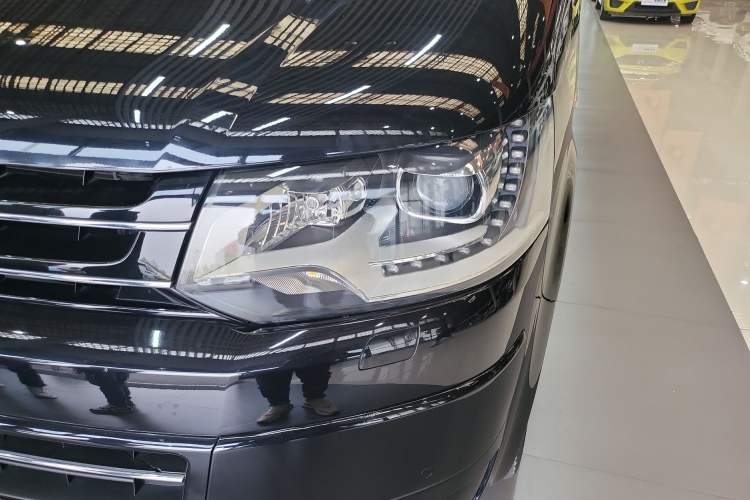 Used Volkswagen Multivan 2012 2.0 TSI Four-Wheel Drive Deluxe Edition Left Front Headlight