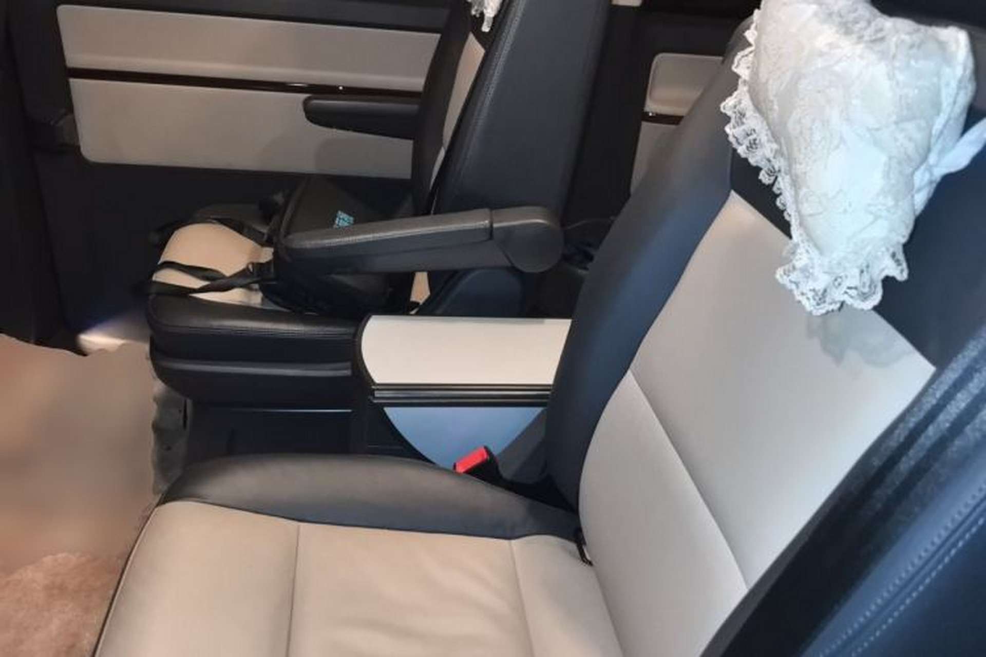 Used Volkswagen Multivan 2012 2.0 TSI Four-Wheel Drive Deluxe Edition Left Rear Seat