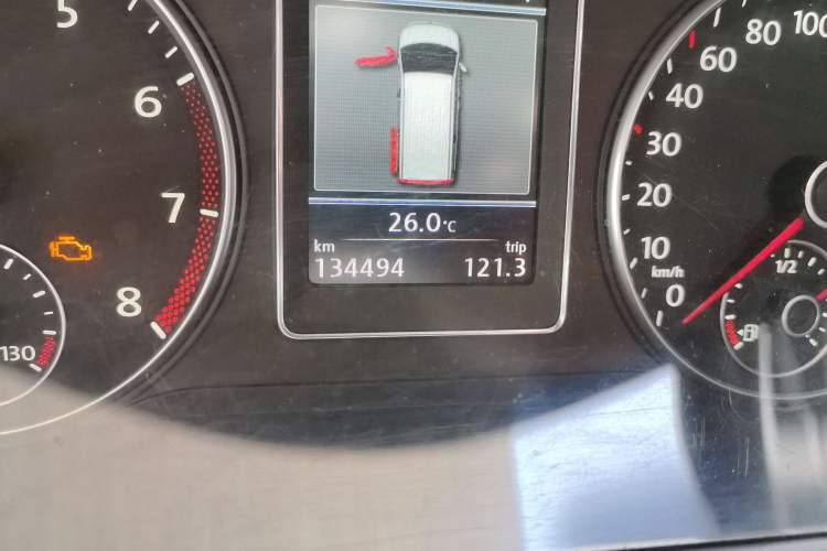 Used Volkswagen Multivan 2012 2.0 TSI Four-Wheel Drive Deluxe Edition Odometer Close Up