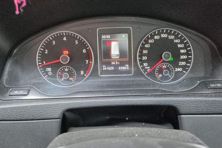 Used Volkswagen Multivan 2012 2.0 TSI Two-Wheel-Drive Luxury Edition Odometer Close Up