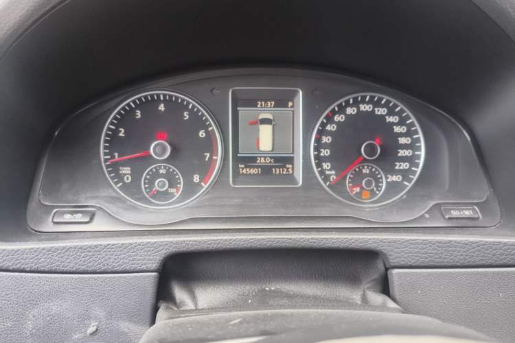 Used Volkswagen Multivan 2012 2.0 TSI Four-Wheel Drive Deluxe Edition Odometer Close Up