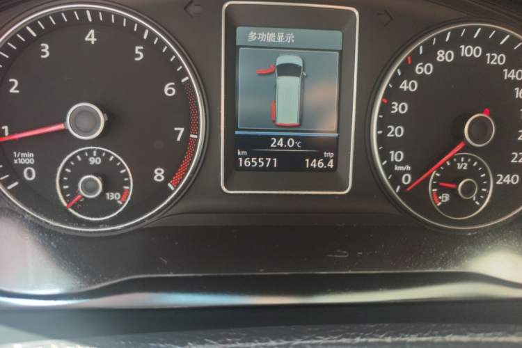Used Volkswagen Multivan 2012 2.0 TSI Two-Wheel-Drive Luxury Edition Odometer Close Up