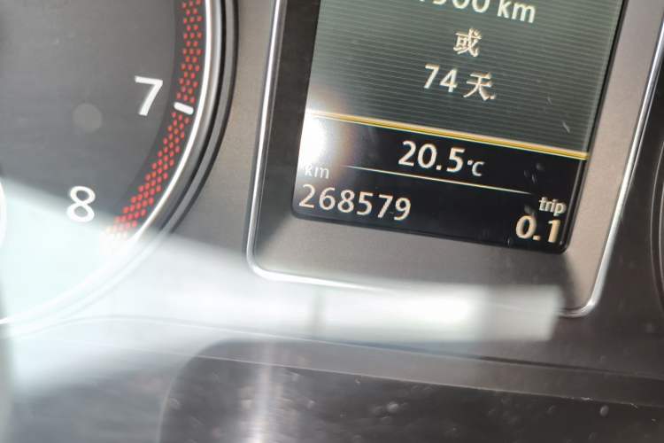 Used Volkswagen Multivan 2012 2.0 TSI Two-Wheel Drive Business Edition Odometer Close Up