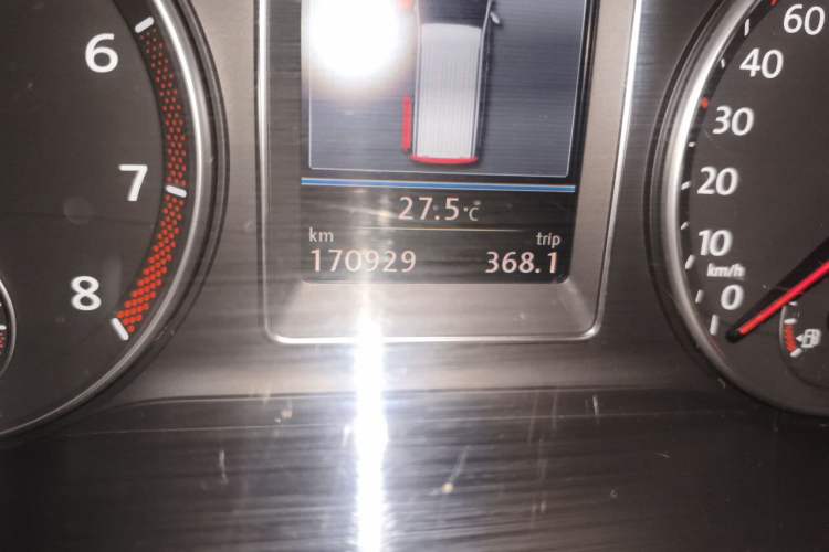 Used Volkswagen Multivan 2012 2.0 TSI Two-Wheel-Drive Luxury Edition Odometer Close Up