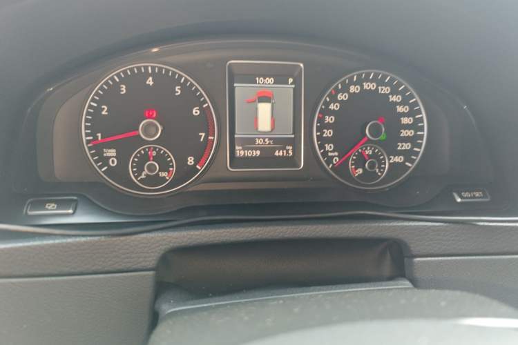 Used Volkswagen Multivan 2012 2.0 TSI Two-Wheel Drive Business Edition Odometer Close Up