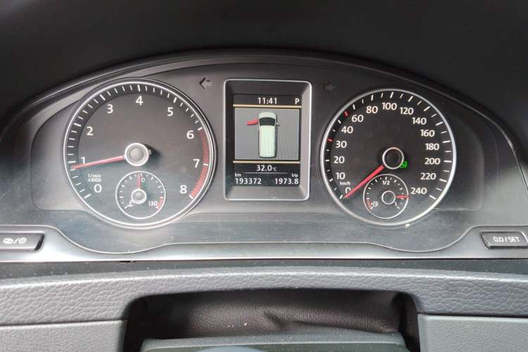 Used Volkswagen Multivan 2012 2.0 TSI Two-Wheel-Drive Luxury Edition Odometer Close Up