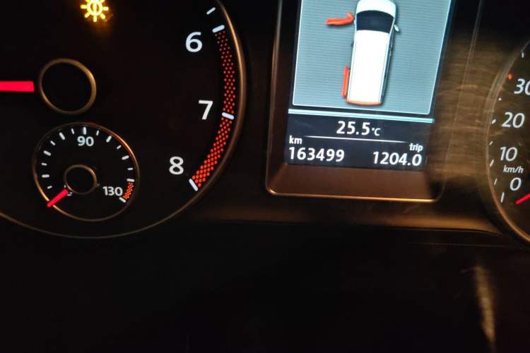 Used Volkswagen Multivan 2012 2.0 TSI Two-Wheel-Drive Luxury Edition Odometer Close Up
