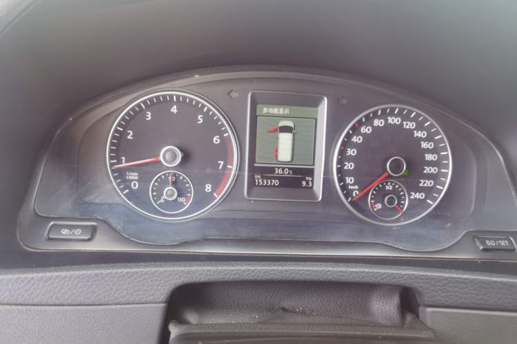 Used Volkswagen Multivan 2012 2.0 TSI Two-Wheel-Drive Luxury Edition Odometer Close Up