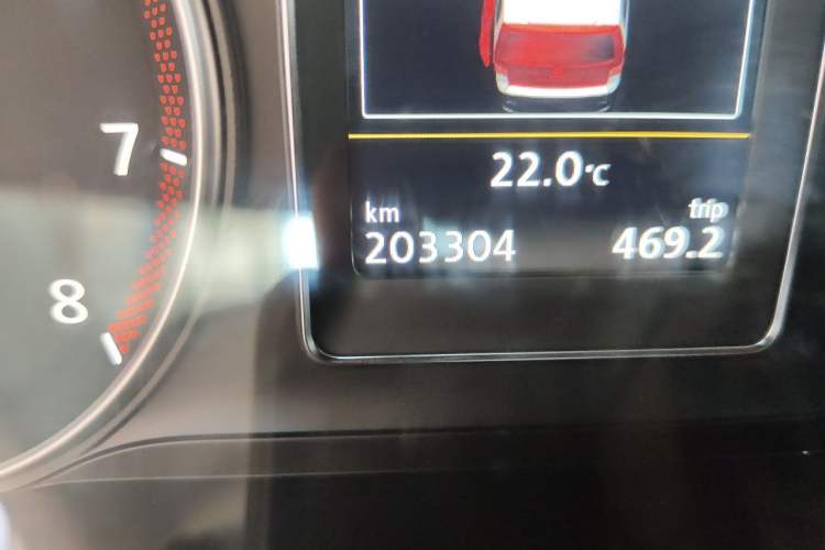 Used Volkswagen Multivan 2012 2.0 TSI Four-Wheel Drive Deluxe Edition Odometer Close Up