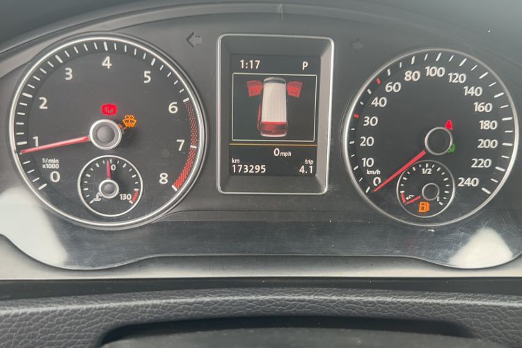 Used Volkswagen Multivan 2012 2.0 TSI Two-Wheel-Drive Luxury Edition Odometer Close Up
