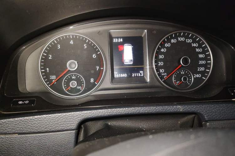 Used Volkswagen Multivan 2012 2.0 TSI Two-Wheel-Drive Luxury Edition Odometer Close Up