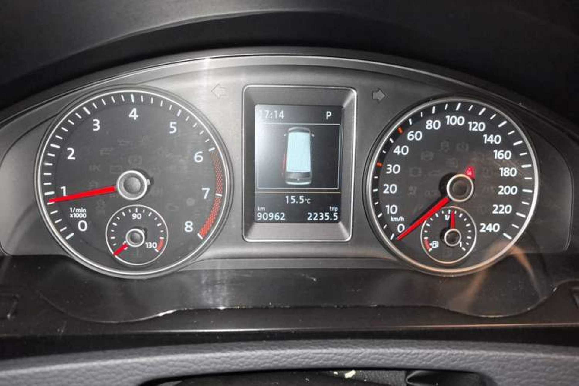 Used Volkswagen Multivan 2012 2.0 TSI Four-Wheel Drive Deluxe Edition Odometer Close Up