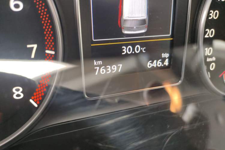 Used Volkswagen Multivan 2012 2.0 TSI Two-Wheel-Drive Luxury Edition Odometer Close Up