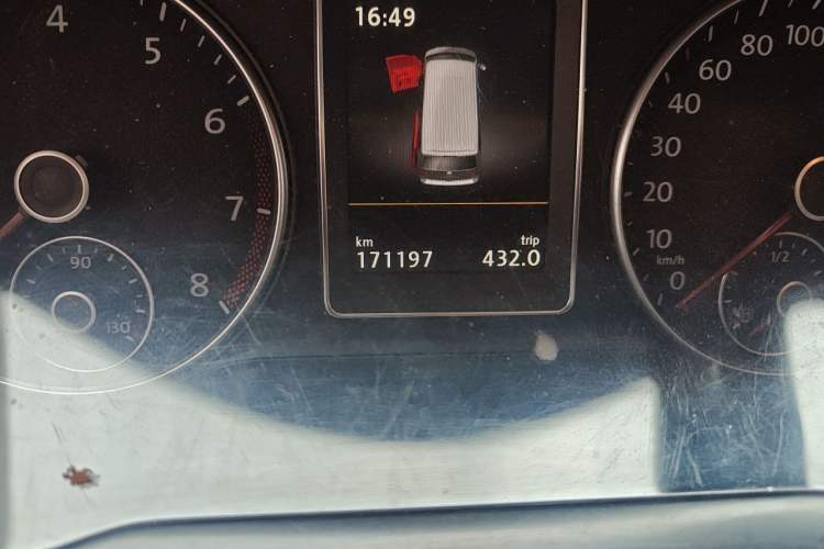 Used Volkswagen Multivan 2012 2.0 TSI Two-Wheel-Drive Luxury Edition Odometer Close Up