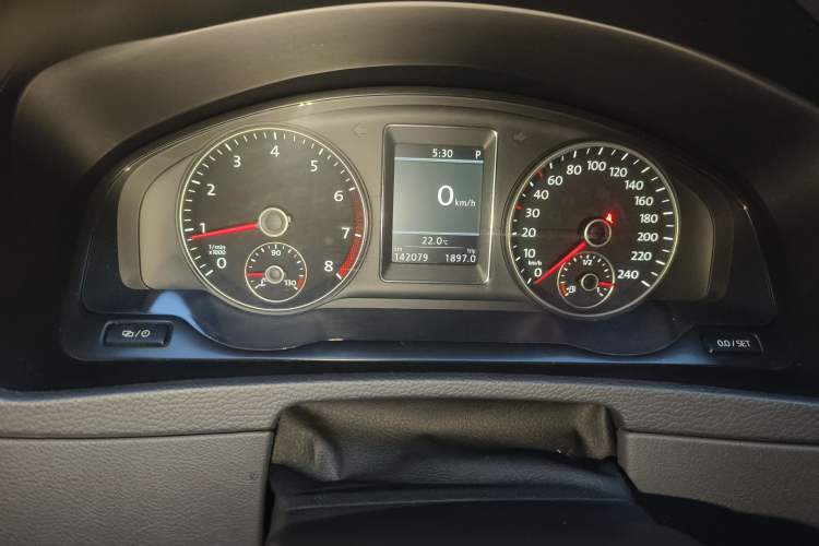 Used Volkswagen Multivan 2012 2.0 TSI Two-Wheel-Drive Luxury Edition Odometer Close Up