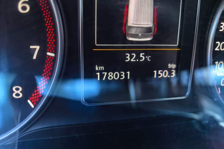 Used Volkswagen Multivan 2012 2.0 TSI Two-Wheel-Drive Luxury Edition Odometer Close Up
