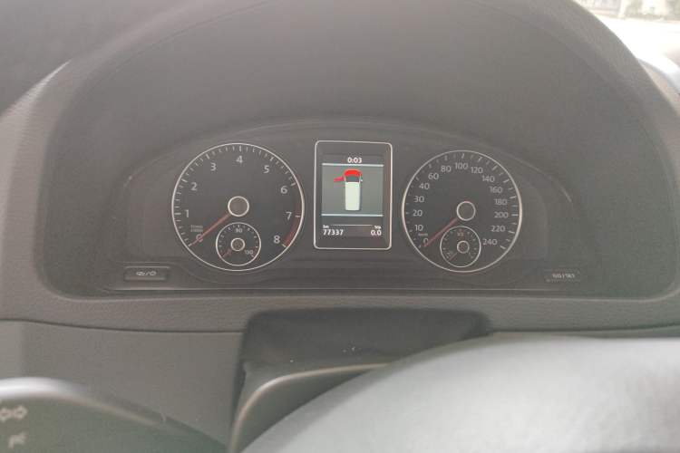 Used Volkswagen Multivan 2012 2.0 TSI Two-Wheel-Drive Luxury Edition Odometer Close Up