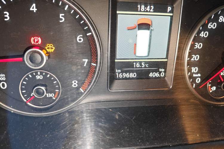 Used Volkswagen Multivan 2012 2.0 TSI Two-Wheel-Drive Luxury Edition Odometer Close Up