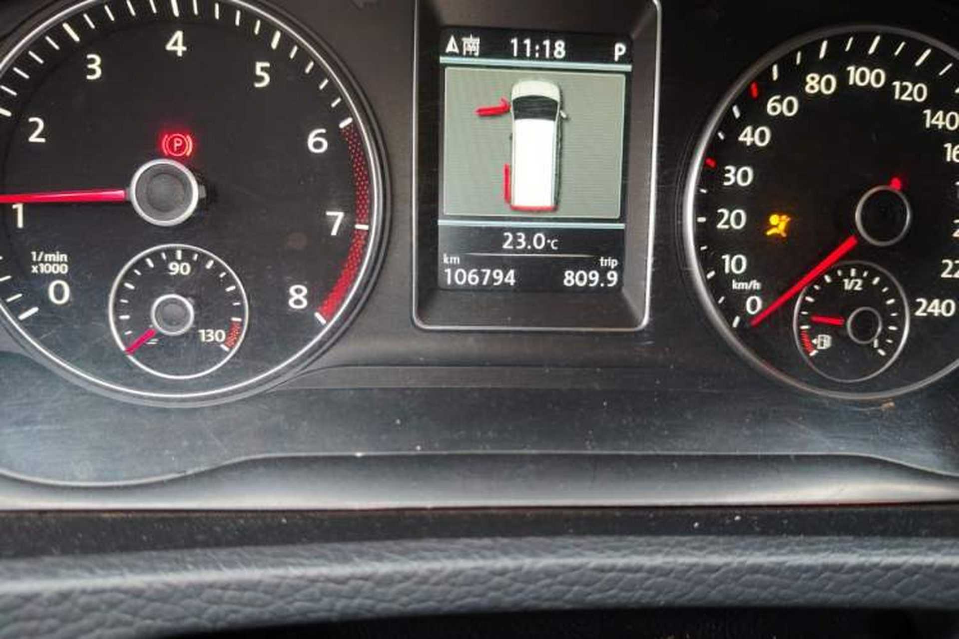 Used Volkswagen Multivan 2012 2.0 TSI Four-Wheel Drive Deluxe Edition Odometer Close Up