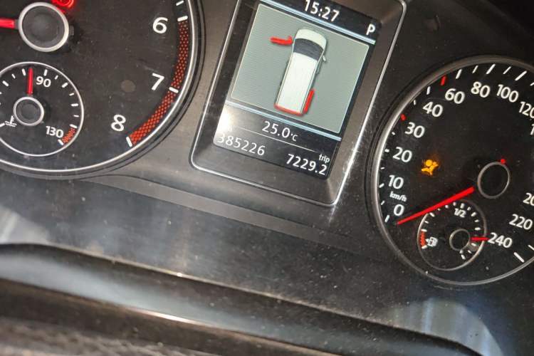 Used Volkswagen Multivan 2012 2.0 TSI Four-Wheel Drive Deluxe Edition Odometer Close Up