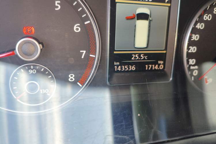 Used Volkswagen Multivan 2012 2.0 TSI Four-Wheel Drive Deluxe Edition Odometer Close Up