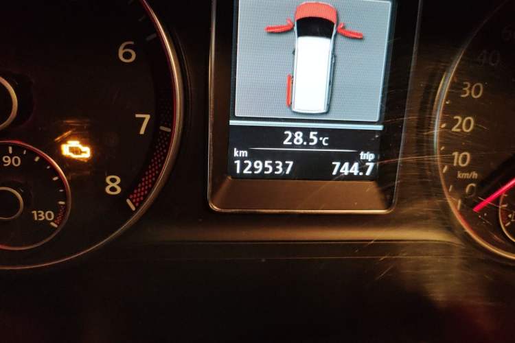 Used Volkswagen Multivan 2012 2.0 TSI Two-Wheel-Drive Luxury Edition Odometer Close Up