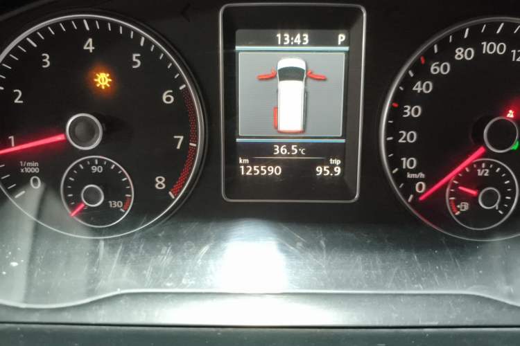 Used Volkswagen Multivan 2012 2.0 TSI Two-Wheel Drive Business Edition Odometer Close Up