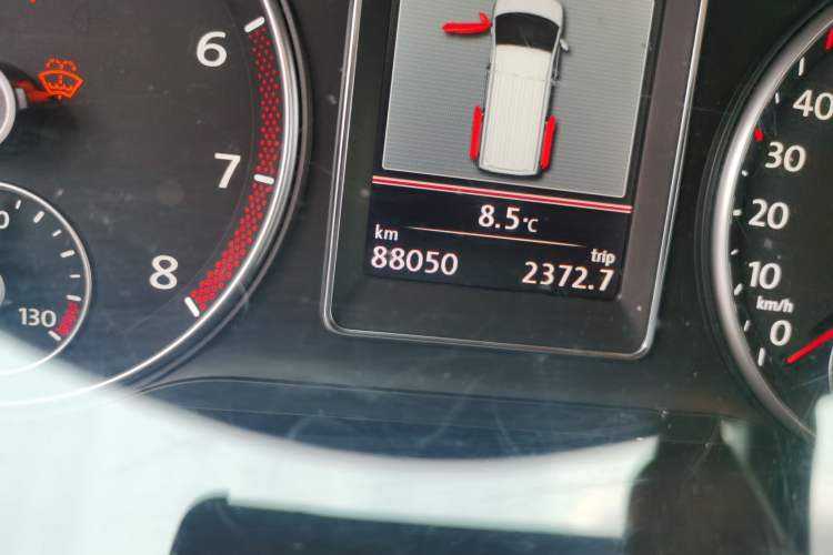 Used Volkswagen Multivan 2012 2.0 TSI Four-Wheel Drive Deluxe Edition Odometer Close Up