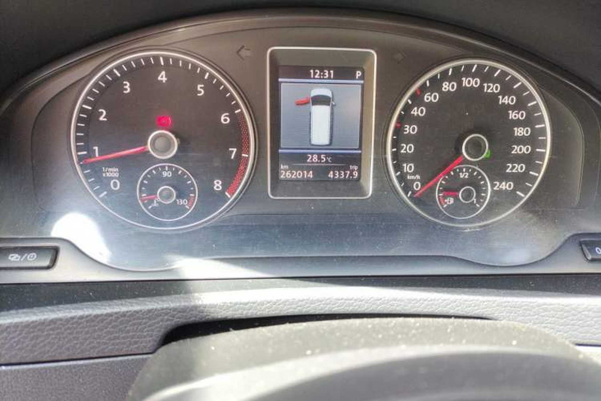 Used Volkswagen Multivan 2012 2.0 TSI Four-Wheel Drive Deluxe Edition Odometer Close Up