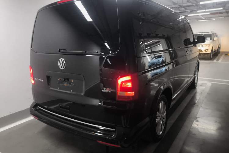 Used Volkswagen Multivan 2012 2.0 TSI Two-Wheel-Drive Luxury Edition Rear Right 45 Deg