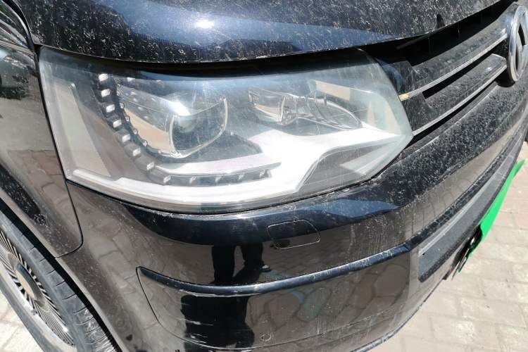 Used Volkswagen Multivan 2012 2.0 TSI Four-Wheel Drive Deluxe Edition Right Front Headlight