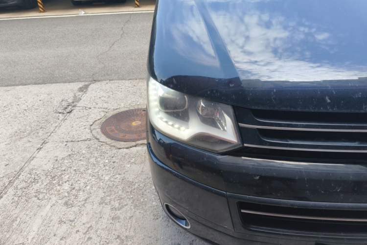 Used Volkswagen Multivan 2012 2.0 TSI Four-Wheel Drive Deluxe Edition Right Front Headlight