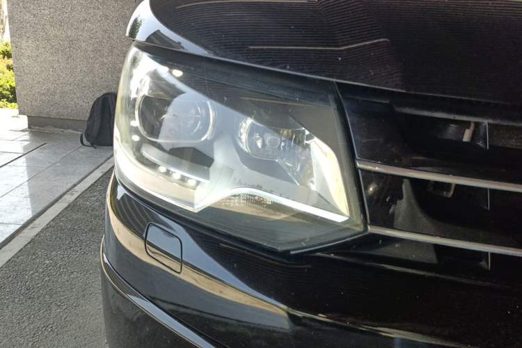 Used Volkswagen Multivan 2012 2.0 TSI Two-Wheel-Drive Luxury Edition Right Front Headlight