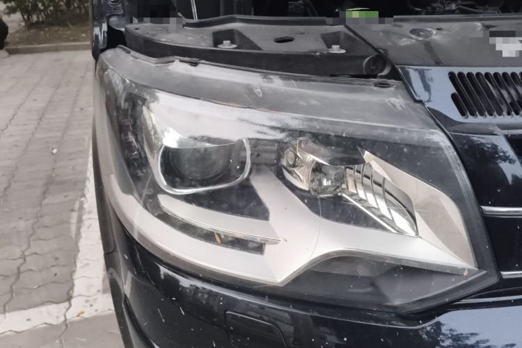Used Volkswagen Multivan 2012 2.0 TSI Four-Wheel Drive Deluxe Edition Right Front Headlight