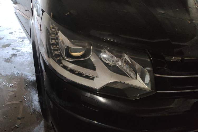Used Volkswagen Multivan 2012 2.0 TSI Two-Wheel-Drive Luxury Edition Right Front Headlight