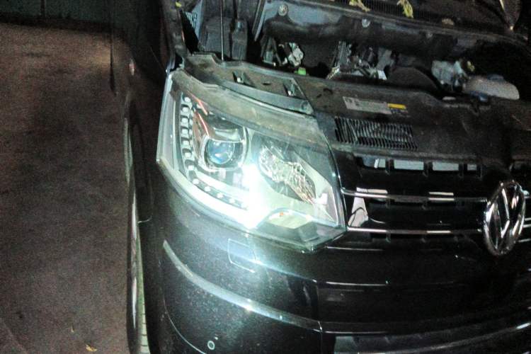 Used Volkswagen Multivan 2012 2.0 TSI Four-Wheel Drive Deluxe Edition Right Front Headlight