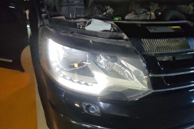 Used Volkswagen Multivan 2012 2.0 TSI Two-Wheel-Drive Luxury Edition Right Front Headlight