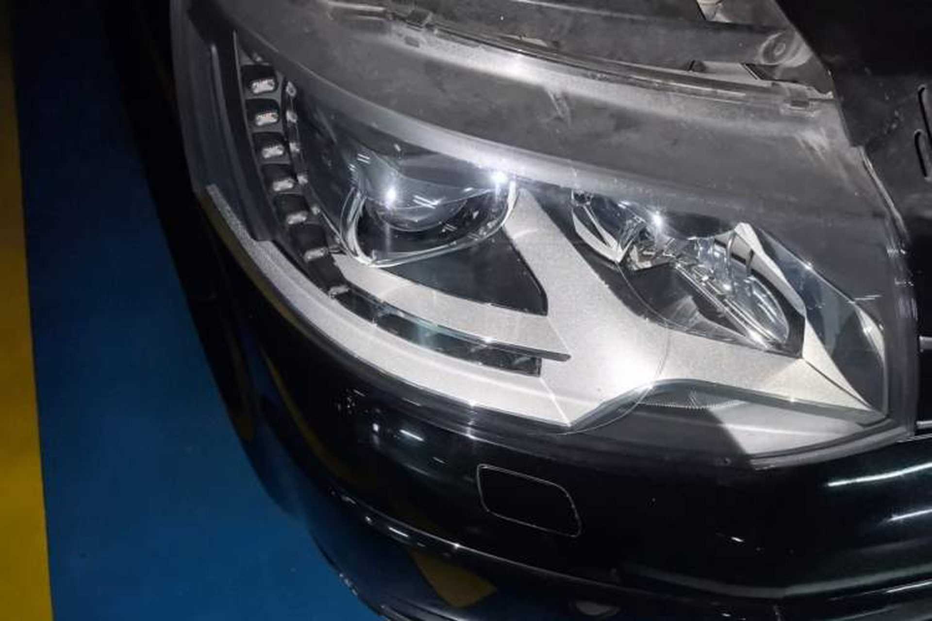 Used Volkswagen Multivan 2012 2.0 TSI Four-Wheel Drive Deluxe Edition Right Front Headlight