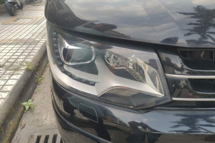 Used Volkswagen Multivan 2012 2.0 TSI Two-Wheel-Drive Luxury Edition Right Front Headlight