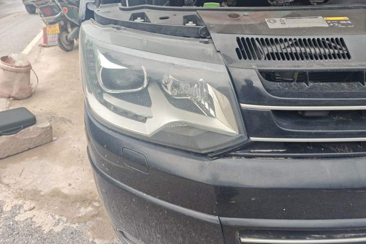 Used Volkswagen Multivan 2012 2.0 TSI Two-Wheel-Drive Luxury Edition Right Front Headlight