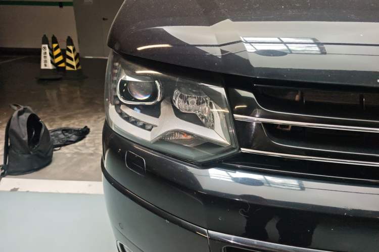 Used Volkswagen Multivan 2012 2.0 TSI Two-Wheel-Drive Luxury Edition Right Front Headlight
