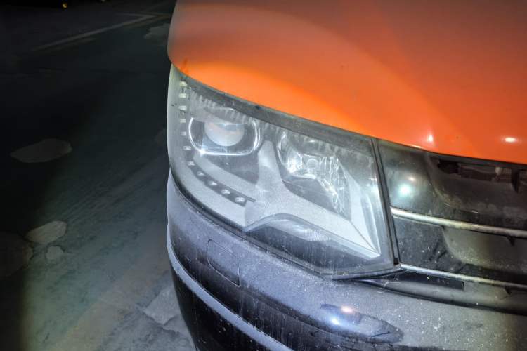 Used Volkswagen Multivan 2012 2.0 TSI Four-Wheel Drive Deluxe Edition Right Front Headlight