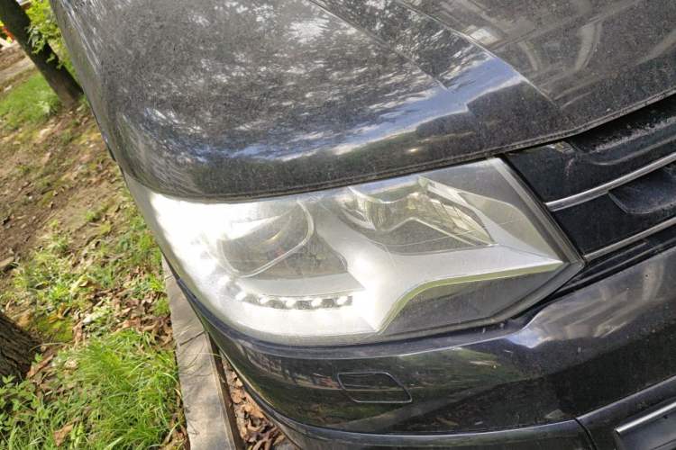 Used Volkswagen Multivan 2012 2.0 TSI Four-Wheel Drive Deluxe Edition Right Front Headlight
