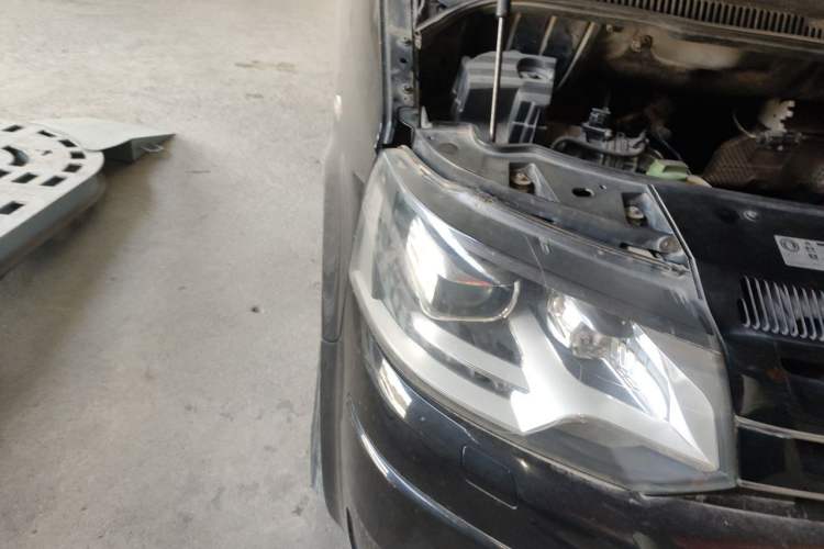 Used Volkswagen Multivan 2012 2.0 TSI Four-Wheel Drive Deluxe Edition Right Front Headlight
