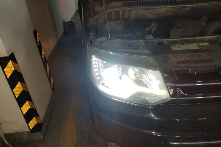 Used Volkswagen Multivan 2012 2.0 TSI Two-Wheel-Drive Luxury Edition Right Front Headlight