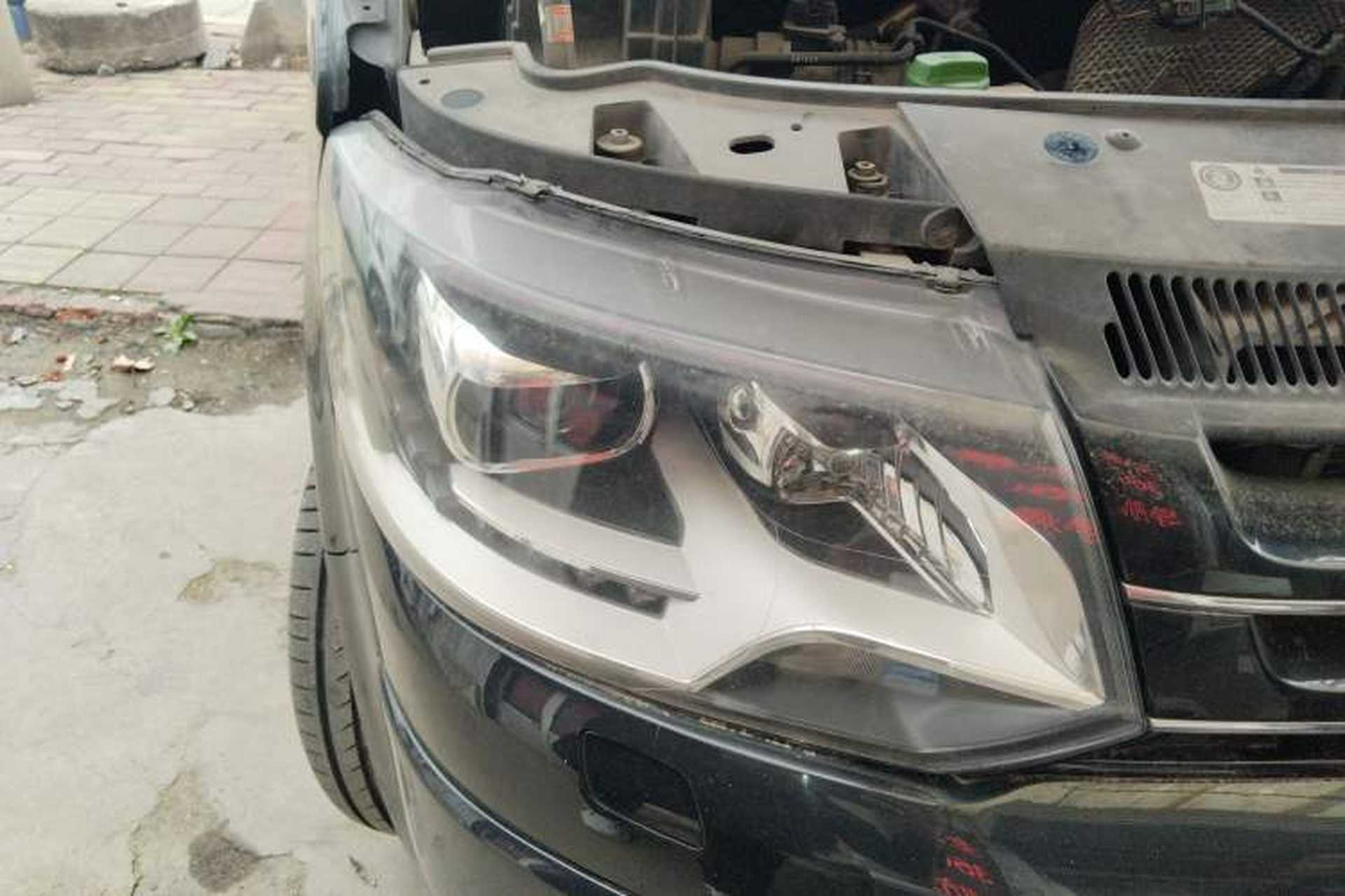 Used Volkswagen Multivan 2012 2.0 TSI Four-Wheel Drive Deluxe Edition Right Front Headlight