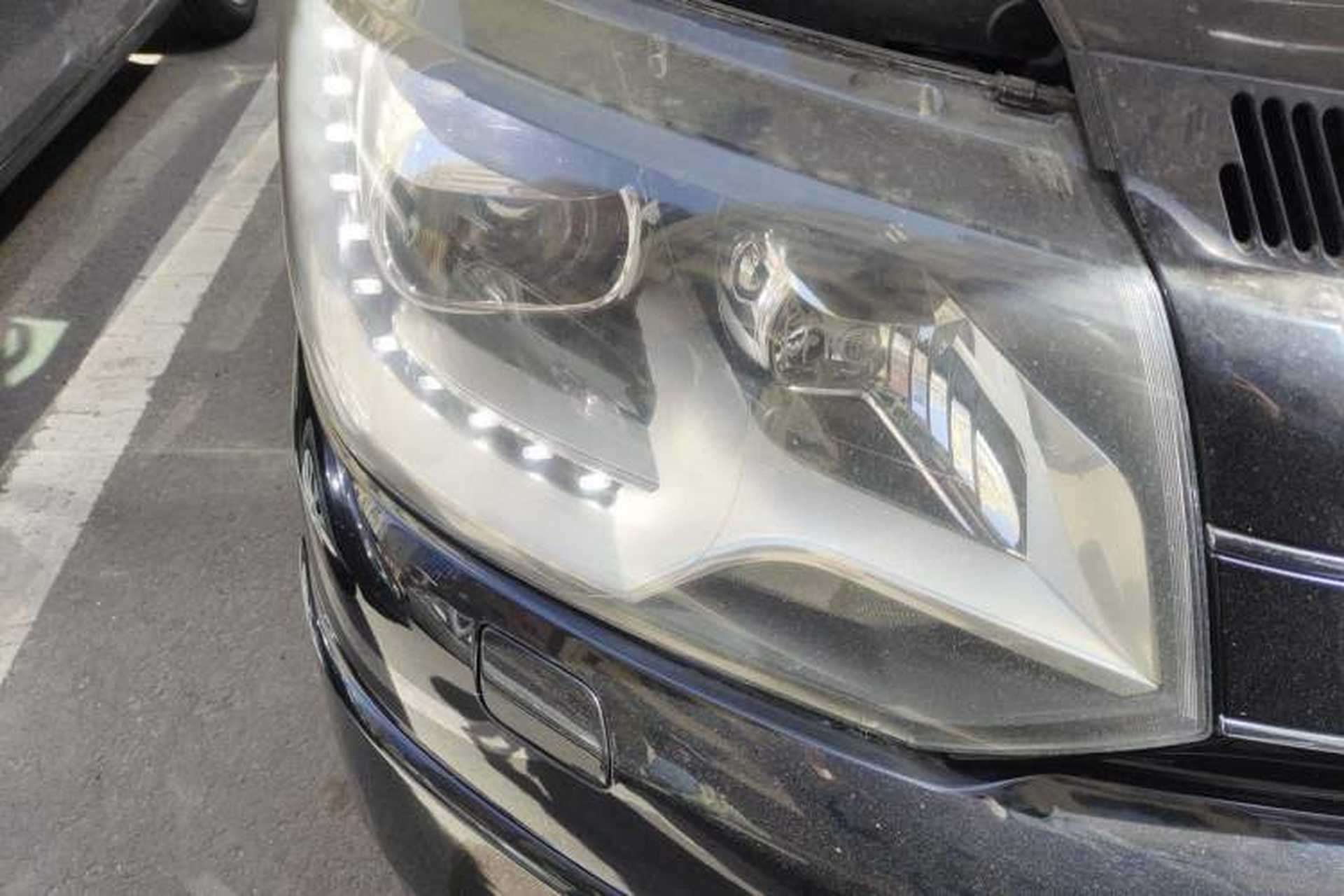 Used Volkswagen Multivan 2012 2.0 TSI Four-Wheel Drive Deluxe Edition Right Front Headlight