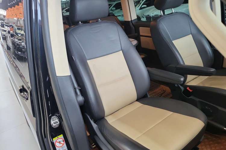 Used Volkswagen Multivan 2012 2.0 TSI Four-Wheel Drive Deluxe Edition Right Front Seat