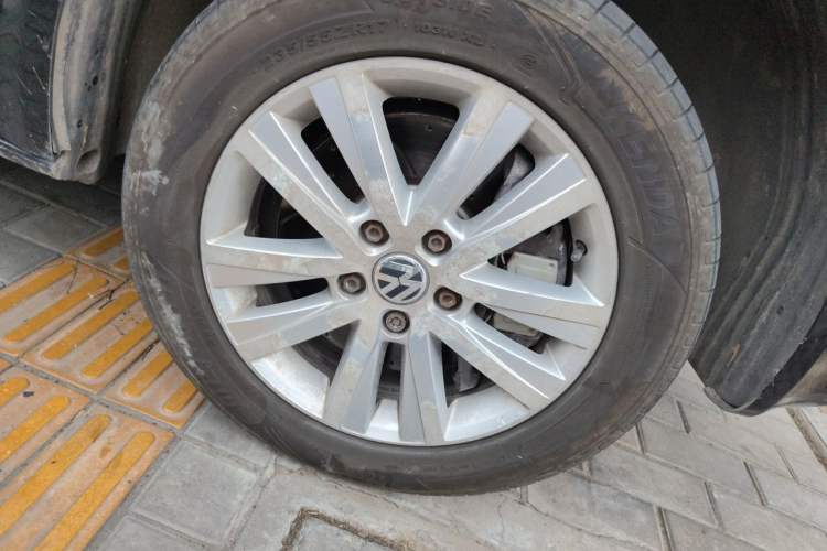 Used Volkswagen Multivan 2012 2.0 TSI Two-Wheel-Drive Luxury Edition Right Front Wheel Hub